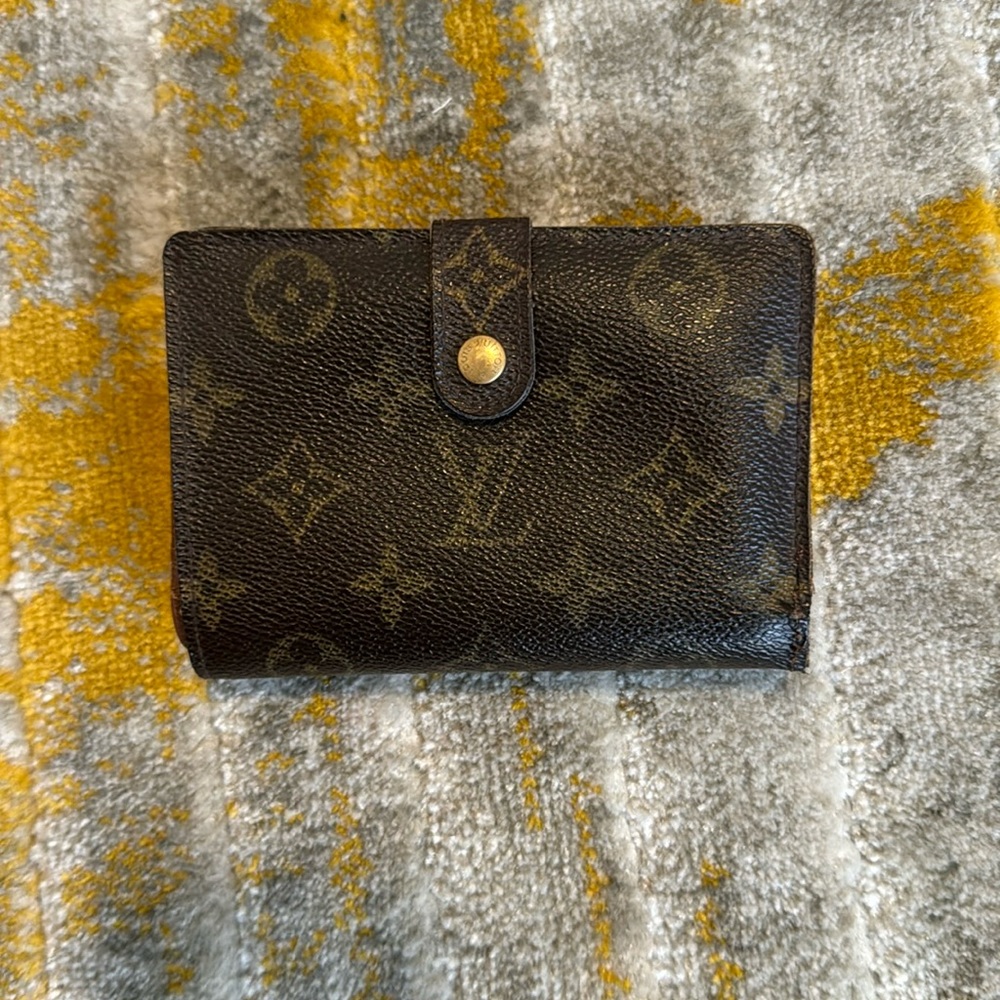 Louis Vuitton LV Vintage Monogram Wallet gold hardware AUTHENTIC